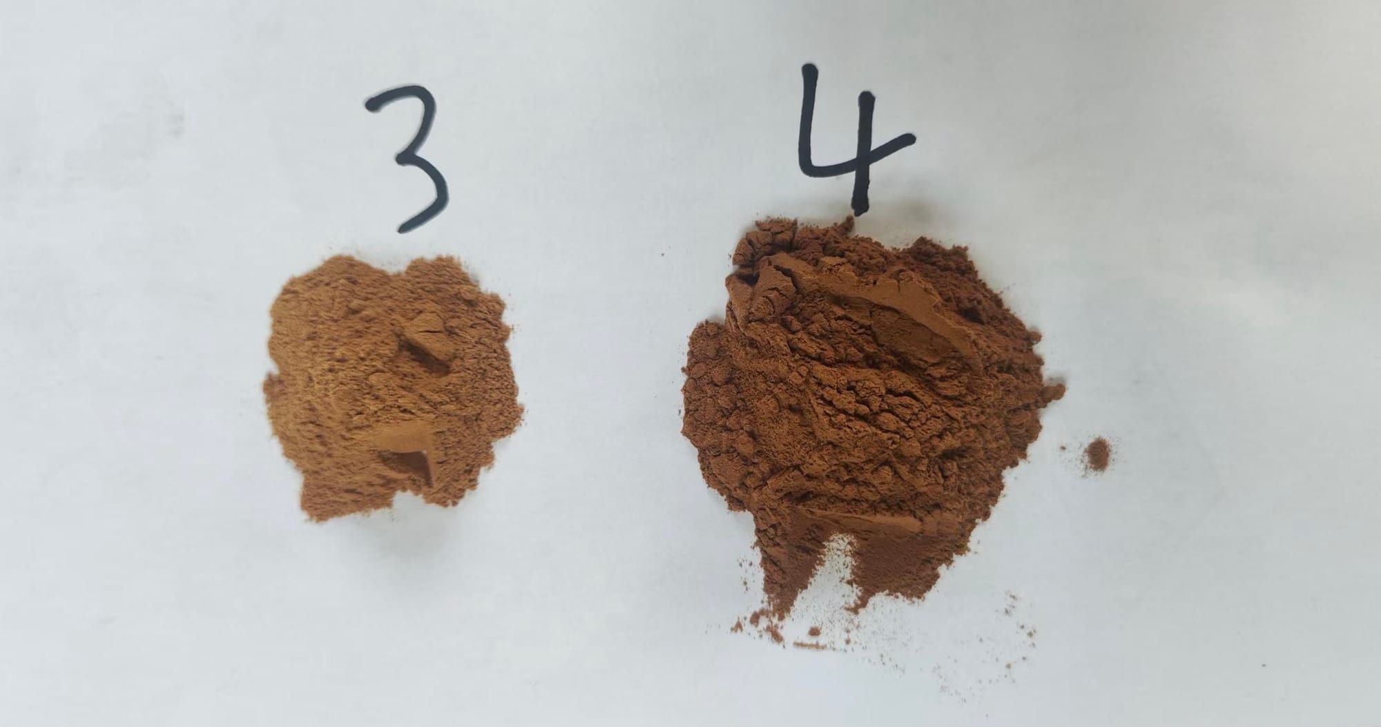 不同颜色号棕色糊精粉末对比